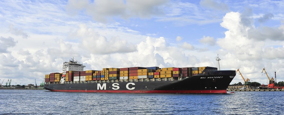 Cosco carried more shipments of export cargo and import cargo in international trade.